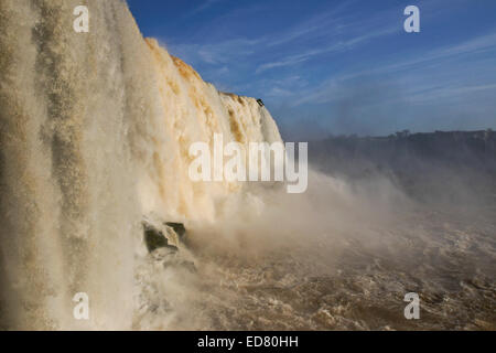 D'Iguazu, vu du Brésil de la rivière Iguazu Banque D'Images