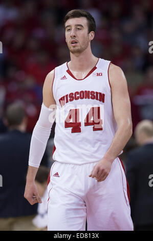 31 décembre 2014 : Wisconsin Badgers avant Frank Kaminsky # 44 a marqué 18 points au cours du jeu de basket-ball de NCAA entre le Wisconsin Badgers et Penn State Nittany Lions au Kohl Center à Madison, WI. Le Wisconsin a défait l'Université Penn State, 89-72. John Fisher/CSM Banque D'Images