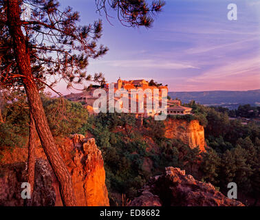 Roussillon, village perché en Luberon, Vaucluse, Provence, France Banque D'Images