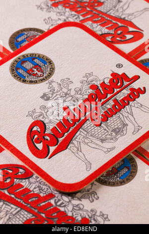 Prague, République tchèque à partir de Republic-December:3,2014 Beermats.la bière Budweiser Budweiser Budvar bière est brassée uniquement dans Ceske Budejovice et Banque D'Images