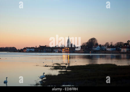 Bosham, Village West Sussex England - paysage d'hiver au crépuscule Banque D'Images