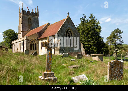 Imber Église, l'église de St Giles, dans le village inhabité de Imber dans la plaine de Salisbury, Wiltshire, Royaume-Uni. Banque D'Images