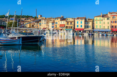 Le port de Cassis, Village de Cassi, sud de la France, Provence, près de Marseille Banque D'Images