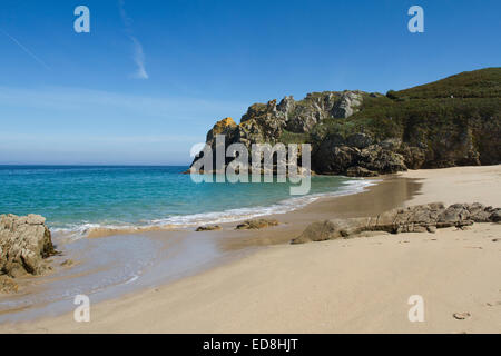 Plage de Pors Peron sur le Cap Sizun dans le Finistère en ouest Bretagne en France Banque D'Images