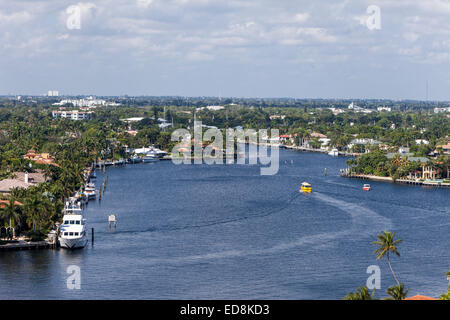 Ft. Lauderdale, en Floride. Taxi de l'eau dans le chenal. Banque D'Images