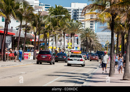 Ft. Lauderdale, en Floride. Scène de rue, Atlantic Blvd., Florida State Autoroute A1A. Banque D'Images