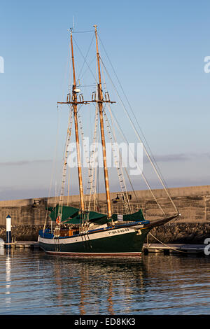 Deux mâts la location à Puerto Calero, Lanzarote, îles Canaries, Espagne Banque D'Images