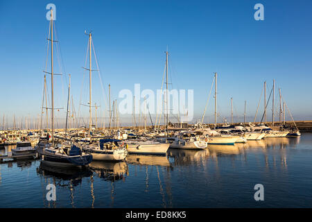 Yachts amarrés dans le port, Puerto Calero, Lanzarote, îles Canaries, Espagne Banque D'Images