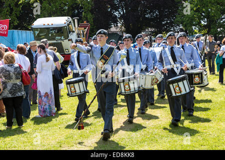 Les cadets de l'Air Corps Formation ATC Marching Band à la vapeur Rally, Galles, Royaume-Uni Banque D'Images