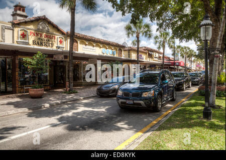 Ft. Lauderdale, en Floride. E. Las Olas Blvd. Scène de rue et des boutiques. Banque D'Images