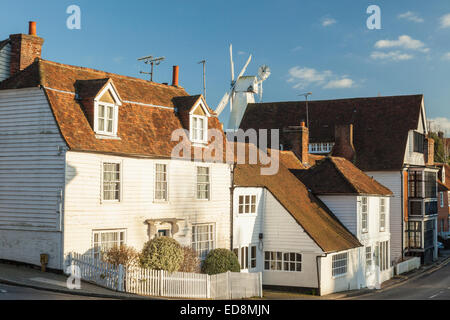 Après-midi d'hiver sur la Rue Pierre à Cranbrook, Kent, Angleterre. Moulin de l'Union dans la distance. Banque D'Images