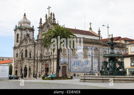 PORTO, PORTUGAL - 4 juin 2014 : église des Carmes et Notre Dame du Mont Carmel dans le centre de Porto, Portugal. Banque D'Images