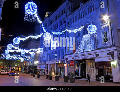 Piccadilly Arcade dans Birmingham éclairé avec des lumières de Noël, West Midlands, England, UK at Night Banque D'Images