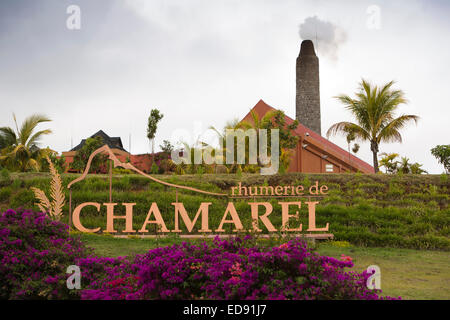 L'Ile Maurice, Chamarel, Fabrique de Rhum, rhumerie cheminée fumeurs Banque D'Images