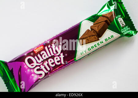 Bar de Nestle Quality Street Ma barre verte ensemble chocolat sur fond blanc Banque D'Images