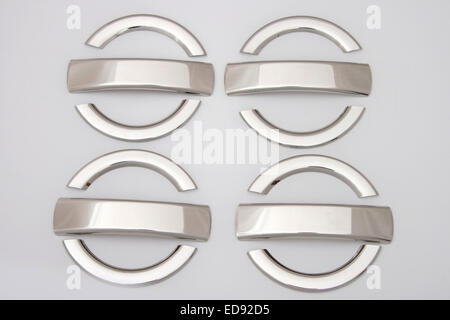 Poignée chrome voiture isolé sur fond blanc Banque D'Images