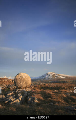 Ingleborough Twistleton de cicatrices dans le Yorkshire Dales Banque D'Images