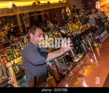 La justice au serveur du bar de la neige. Aspen. Le Colorado. USA Banque D'Images