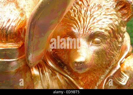 Une statue de l'ours Paddington ('Blush' porter conçu par Nicole Kidman) sur le sentier de Paddington, Londres à l'occasion de la 2014 Banque D'Images