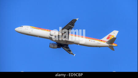 Iberia Airbus A321 EC-NII en partant de l'aéroport Londres Heathrow LHR Banque D'Images