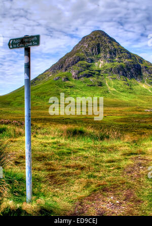 Buachaille Etive Mor à Glencoe dans les Highlands d'Ecosse. Avec Glencoe village étant quelque 5 km de là.La première vue de gle Banque D'Images