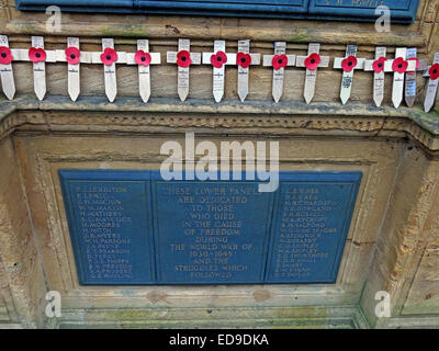 Cénotaphe Lichfield War Memorial, noms des morts à la guerre, Staffordshire, England, UK Banque D'Images