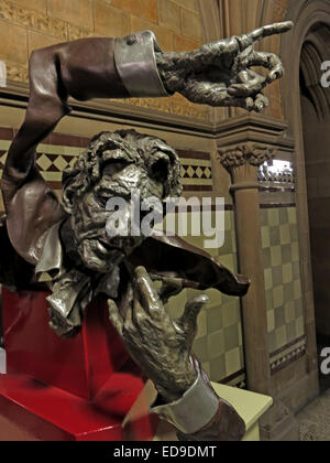 Vue de côté de John Barbirolli statue l'art à l'hôtel de ville de Manchester, Lancashire, England, UK Banque D'Images
