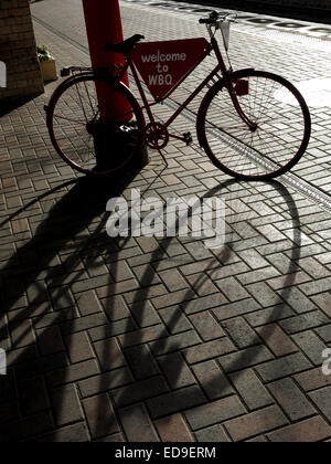 Bienvenue à la gare de Warrington Bank Quay, Cheshire, Angleterre UK bike dans l'ombre Banque D'Images