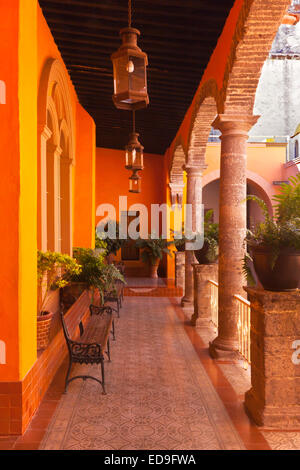 Cour intérieure de la Parroquia, la principale cathédrale catholique de San Miguel de Allende, Mexique Banque D'Images