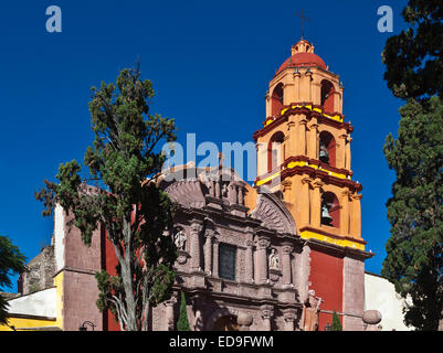 La façade sculptée en pierre de l'église de San Francisco - San Miguel de Allende, Mexique Banque D'Images