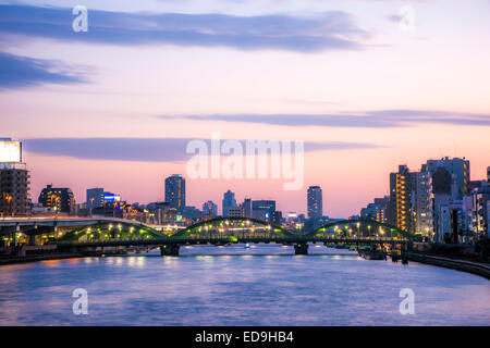 Scène Umayabashi,Soirée,pont de la rivière Sumida, Tokyo, Japon Banque D'Images