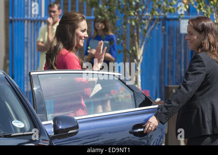 La duchesse de Cambridge l'école Saint-sacrement visites pour voir la progression de M-PACT Plus un projet de l'école d'aborder la toxicomanie dans les familles, qui Son Altesse Royale a lancé avec John Bishop à Manchester en 2013. La duchesse de Cambridge se réunit Banque D'Images