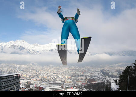 Innsbruck, Autriche. 06Th Jan, 2015. Stefan Kraft de l'Autriche s'élance dans l'air pendant une session de formation pour la troisième étape de la 63e tournoi collines quatre cas de saut à ski à Innsbruck, Autriche, 03 janvier 2015. PHOTO : DANIEL KARMANN/DPA/Alamy Live News Banque D'Images