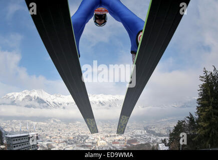 Innsbruck, Autriche. 06Th Jan, 2015. Michael Hayboeck d'Autriche s'élance dans l'air pendant une session de formation pour la troisième étape de la 63e tournoi collines quatre cas de saut à ski à Innsbruck, Autriche, 03 janvier 2015. PHOTO : DANIEL KARMANN/DPA/Alamy Live News Banque D'Images