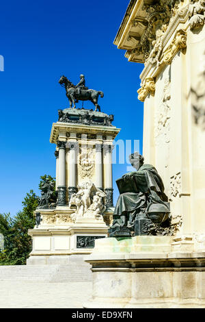 Monument à Alonso XII, parc del Buen Retiro, Madrid, Espagne Banque D'Images