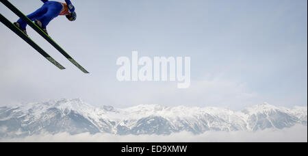 Innsbruck, Autriche. 06Th Jan, 2015. Michael Hayboeck d'Autriche s'élance dans l'air pendant une session de formation pour la troisième étape de la 63e tournoi collines quatre cas de saut à ski à Innsbruck, Autriche, 03 janvier 2015. PHOTO : DANIEL KARMANN/DPA/Alamy Live News Banque D'Images