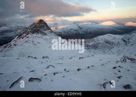 Vue de l'Carneddau Tryfan et depuis le haut de Y Bwlch, Glydera Tryfan Fach, Parc National de Snowdonia, Pays de Galles, Royaume-Uni Banque D'Images