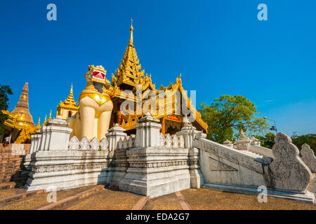 Paya Shwedagon, le temple bouddhiste le plus sacré au Myanmar, Rangoon (Myanmar), le Myanmar. Banque D'Images