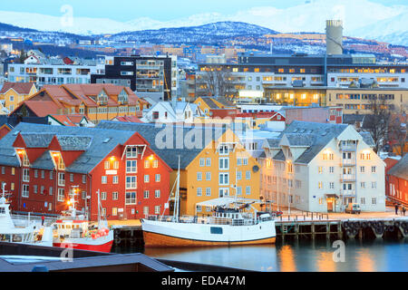 Vue aérienne de la ville de Tromso, Norvège au crépuscule Banque D'Images