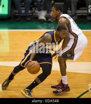 Milwaukee, WI, USA. 2 Jan, 2015. Au cours de la NBA match entre les Indiana Pacers et les Milwaukee Bucks à la BMO Harris Bradley Center de Milwaukee, WI. Pacers défait les Bucks 94-91. John Fisher/CSM/Alamy Live News Banque D'Images