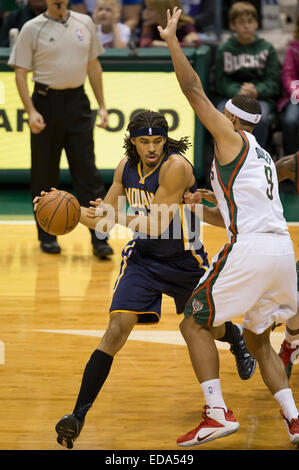 Milwaukee, WI, USA. 2 Jan, 2015. Au cours de la NBA match entre les Indiana Pacers et les Milwaukee Bucks à la BMO Harris Bradley Center de Milwaukee, WI. Pacers défait les Bucks 94-91. John Fisher/CSM/Alamy Live News Banque D'Images