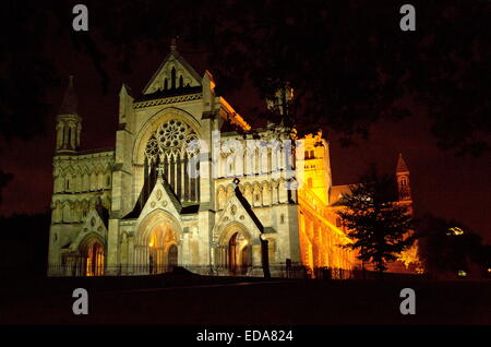 Abbaye Cathédrale illuminée à Saint Albans, Herts. Banque D'Images