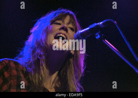 Beth Orton en live sur la scène du O2 ABC Glasgow En vedette : Beth Orton Où : Glasgow, Écosse, Royaume-Uni Quand : 01 Juil 2014 Banque D'Images