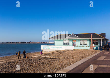 La mozzarella Joes beach bar & grill sur la plage, sur la promenade principale à Portsmouth, Royaume-Uni Banque D'Images