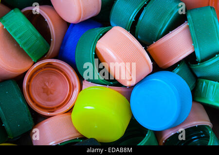 Assortiment de bouchons de bouteilles en plastique prêtes pour le recyclage Banque D'Images