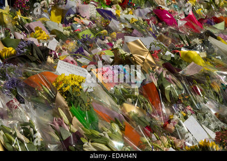 Une photographie de fleurs placées à Martin Place Sydney après le siège en décembre 2014. Banque D'Images