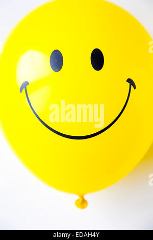 Ballon, jaune, avec un smiley face Banque D'Images