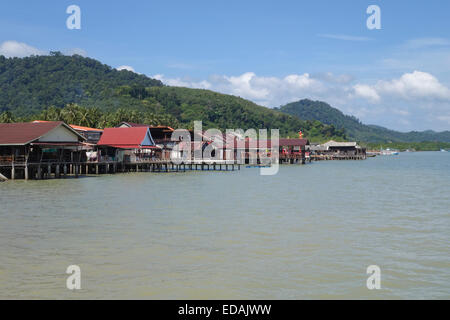 Maisons sur pilotis, Lanta Old Town, Koh Lanta, Krabi, Thaïlande, Asie du sud-est. Banque D'Images