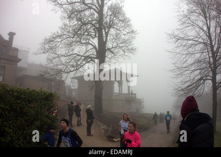 Alamy cliveden sur un matin glacial de janvier & misty le Burnham Joggers tenaient leur 10k, pas aussi froid Banque D'Images