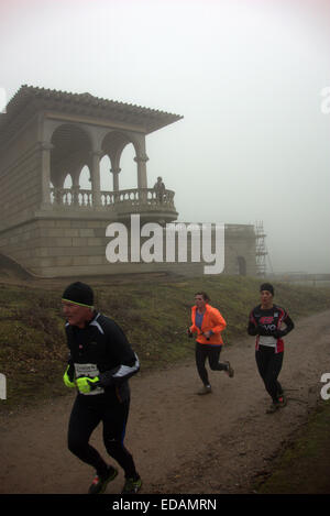 Alamy cliveden sur un matin glacial de janvier & misty le Burnham Joggers tenaient leur 10k, pas aussi froid Banque D'Images